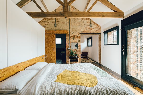 the Stables King bedroom
